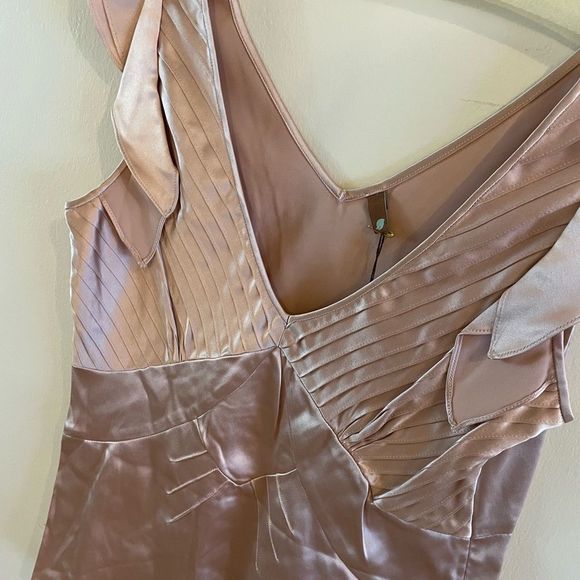 Mint V-Neck Pintuck Top - Picture 4 of 7